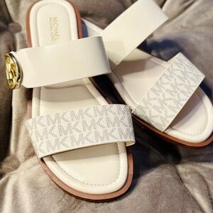 Michael Kors Slippers 🤩